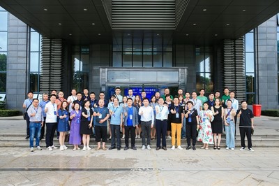 江蘇邦業(yè)“知行合一”會(huì)議 走進(jìn)摩貝恩世界級(jí)紙尿褲工廠，探秘母嬰護(hù)理新標(biāo)桿